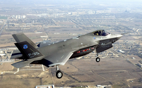 国F-35战机，最终将会被无人机战斗机取代
