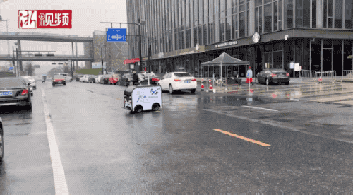 无人车送餐、AI辅助诊断……又萌又硬核！看余杭企业的智能战疫“高招” 