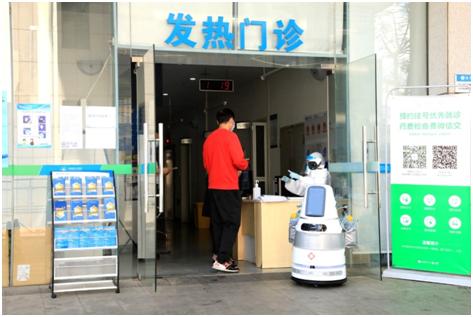 降低医务人员感染风险，防疫机器人走向一线