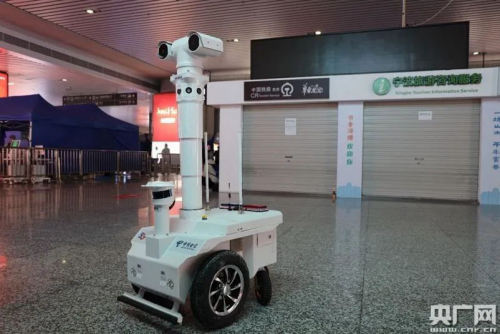 助力企业复工复产 5G测温巡逻机器人线上发布