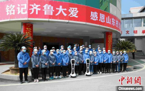 山东大学科研团队研发医疗机器人 支援湖北抗疫一线