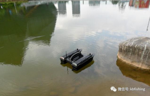 钓鱼该不该用黑科技？江苏出现遥控无人船，钓鱼人：禁渔是笑谈
