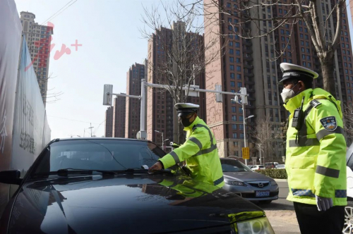 无人机巡控、流动车抓拍…唐山交警已上路，重点查违停 