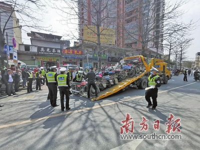 无人机“喊话”违规驾驶人