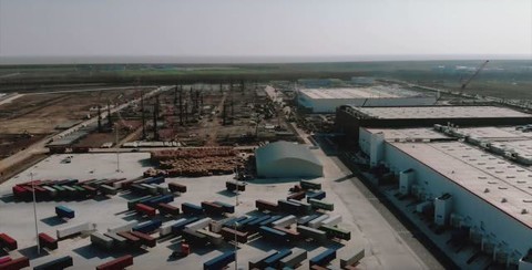 无人机视频曝光 特斯拉上海工厂正大规模建设新厂房