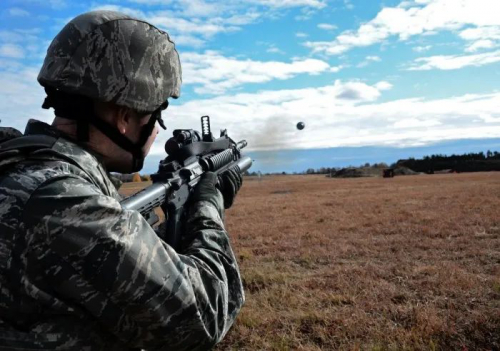 美国陆军设计出全新“榴弹发射无人机系统”