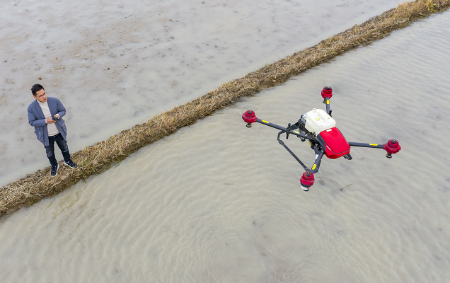 无人机作业，效率比人工高5倍！瑞安新兴农民的务农利器
