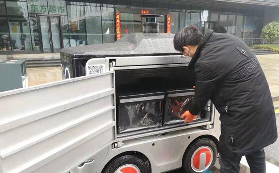 黑科技：无人车送外卖，短信提醒下楼取餐