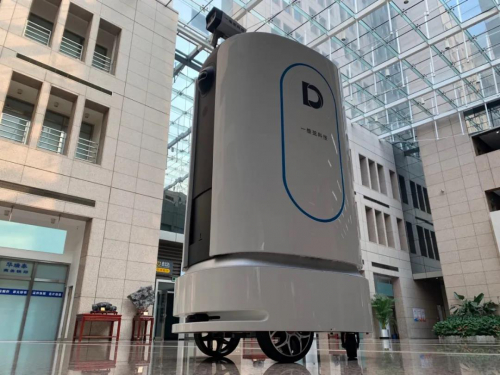 北京海淀：防疫巡检机器人搭载重装备