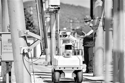 机器人智能巡检 助力防疫保供电