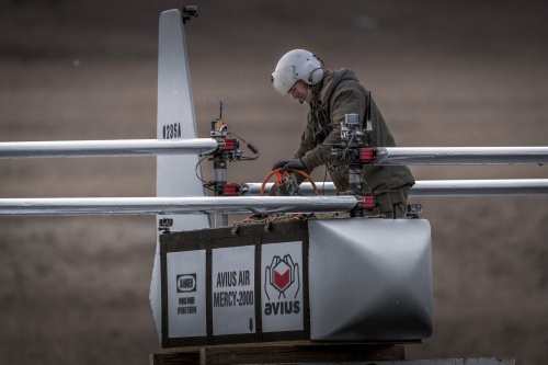为对付新冠病毒可一次性交付近1.5吨救援物资，美国无动力无人机血拼在即！