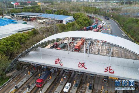 无人机航拍返城乘客有序进入武汉