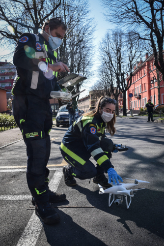 意大利使用无人机察看“封城”情况 