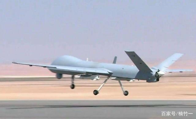 成飞喜获新年第一单，32架无人机敲定，总统曾亲自驾驶轰6