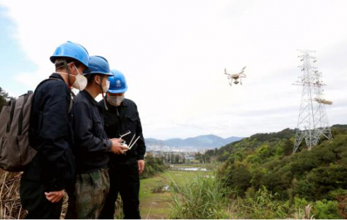 无人机巡线 防范清明期间山火隐患