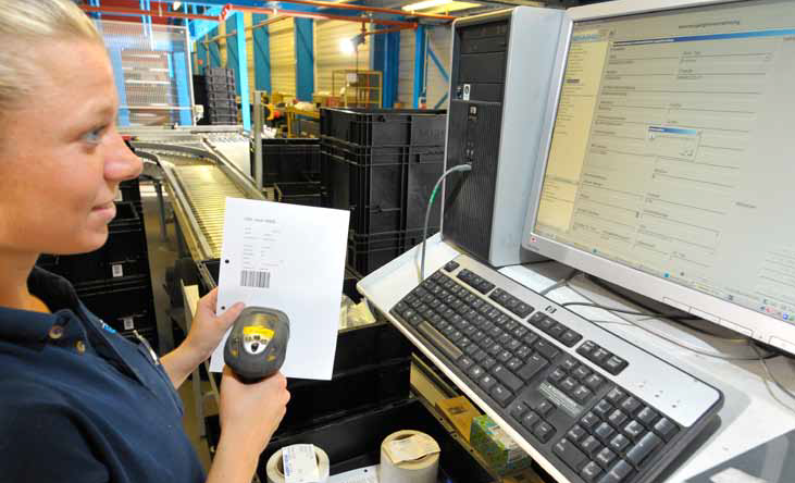 从人工到自动化，你可能只差一套德马泰克自动化仓储系统