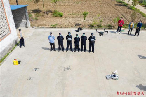 无人机空中查毒，铲除罂粟490余株