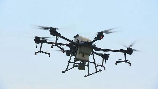 喷药用上无人机 春耕春管提质增效