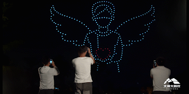 致敬“最美逆行者”不留遗憾！深圳大漠大无人机表演秀重新上演