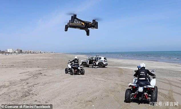 意国小哥海滩独自晒太阳，警察出动无人机，全副武装向他包抄罚款