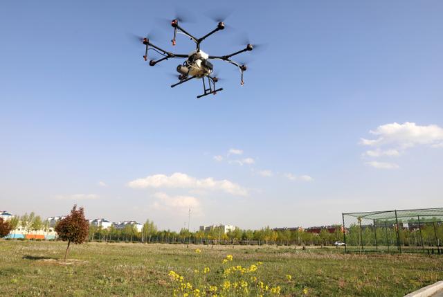 无棣县职业中专编程无人机编队舞出新花样儿