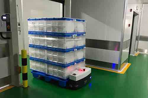 AGV叉车也会“坐电梯”？