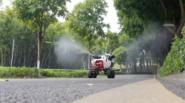 极飞：R80农业无人车