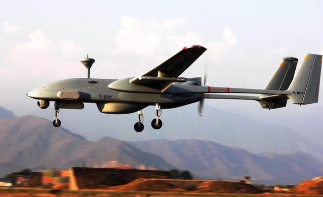 伊朗顶住压力，新型无人机惊艳亮相！以色列：看着咋有点眼熟？