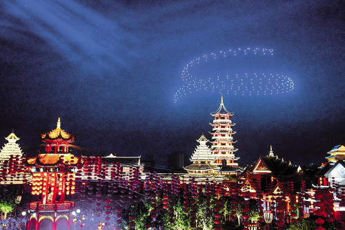 荆州无人机光影秀 向节日坚守的劳动者及游客致敬