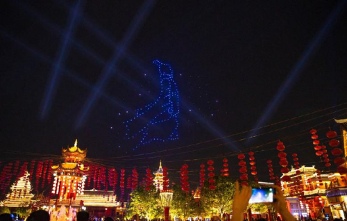 荆州方特 “五一”假期上演无人机光影秀