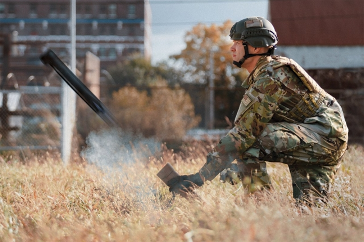 AeroVironment建造背包式攻击无人机，使地面部队能够搜寻并摧毁目标
