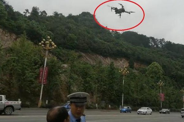交警放大招 为治货车违法派无人机侦查