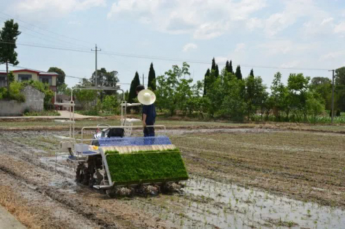无人机你见得多了，农机界这个“新网红”机，你肯定没见过！