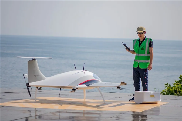 自主产权！顺丰无人机亮相：超流线造型 能飞120公里