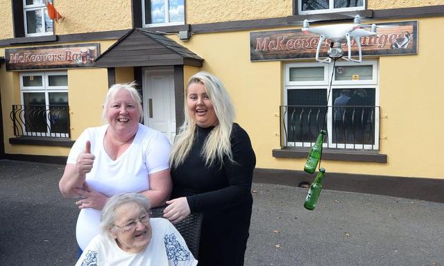 疫情严重冲击爱尔兰酒吧业 百年老店尝试用无人机送啤酒