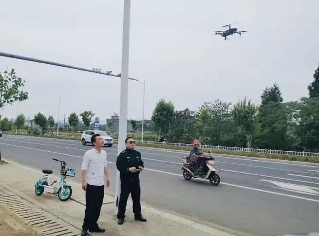 “上帝视角”！警用无人机带你感受空中擒贼的快感