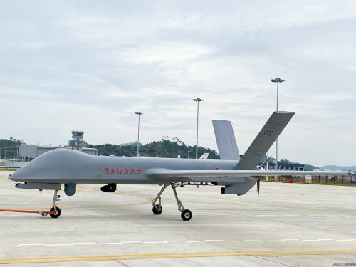 彩虹四无人机在广西梧州成功首飞