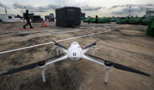 既隔离又维护治安 新加坡警察部队出动无人机巡航