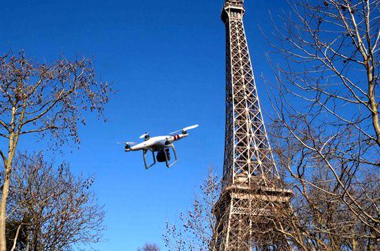 法国高院责令巴黎警察局 暂停使用无人机监测民众