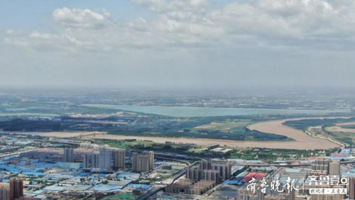 济南天气晴好，无人机市区上空能拍到黄河