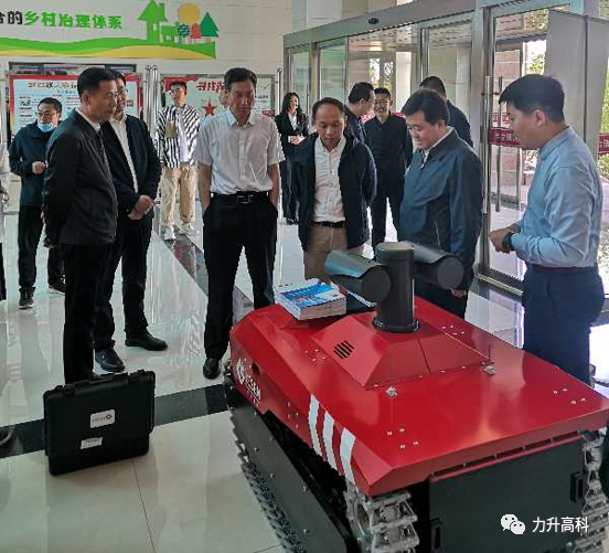 退役军人事务厅厅长莅临考察，耐1000℃高温消防机器人再受好评！