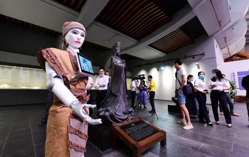 讲解机器人小澳来了！在博物馆里大航海时代文化的相遇与交流都讲清楚