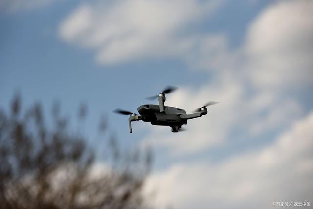 又一起利用无人机作案，一个男人追爱走火入魔