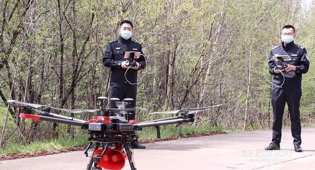 警方出动无人机“深山扫毒”｜拍下这样的画面