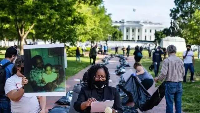 美国确诊超168万，无人机拍下美国现状，你觉得像什么？