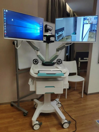 同仁医院日前用“查房机器人”进行会诊！