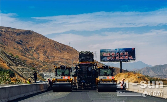 徐工无人机群现身！攀大高速再掀智能化浪潮！