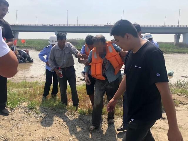 老“靠海”赶海被困芦苇荡 无人机茫茫海涂找人立功