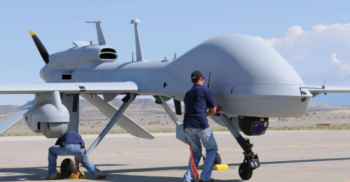 美国捕食者无人机，盘旋在明尼阿波利斯市