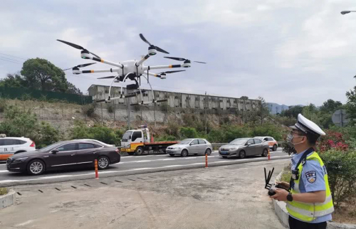 福州高速交警开展突发交通事故应急演练，启用”无人机”助力路面巡查管理